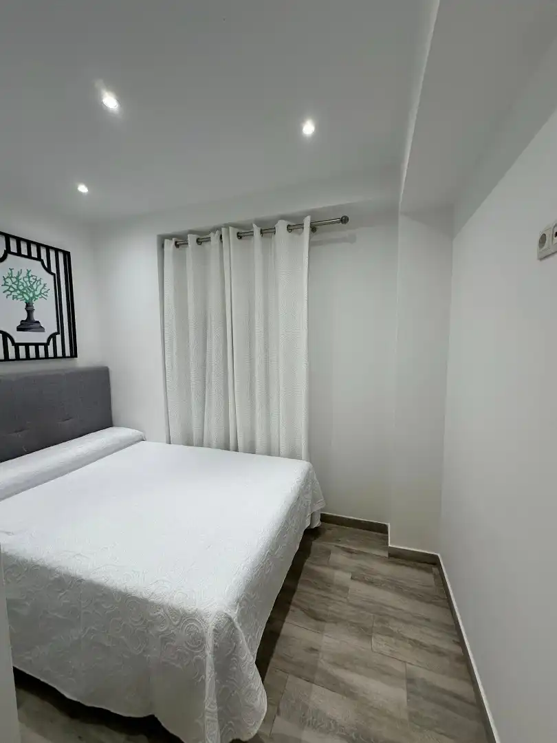Habitación de Piso de alquiler en Fuengirola con Aire acondicionado, Calefacción y Amueblado