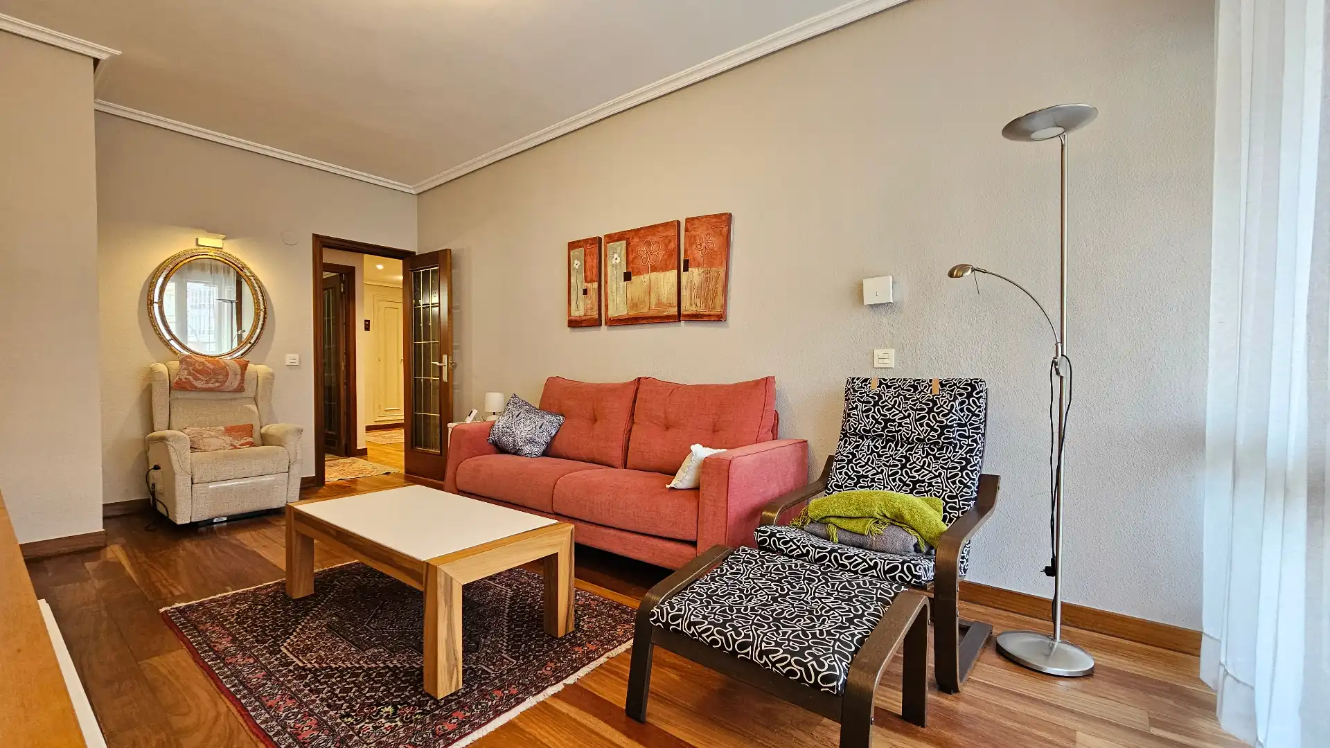 Sala d'estar de Pis en venda en Vitoria - Gasteiz amb Calefacció, Parquet i Terrassa