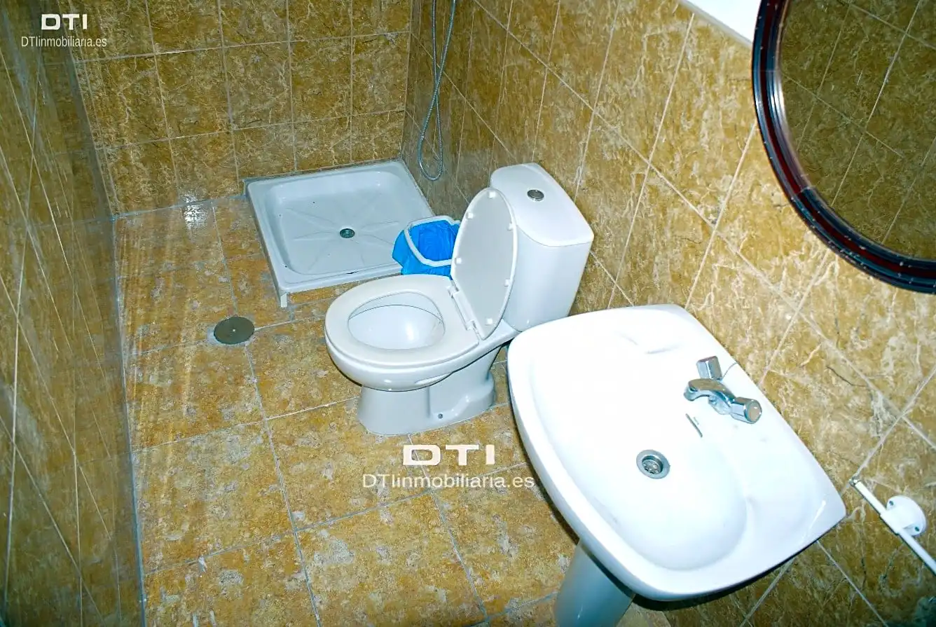 Baño de Nave industrial en venta en Huelva