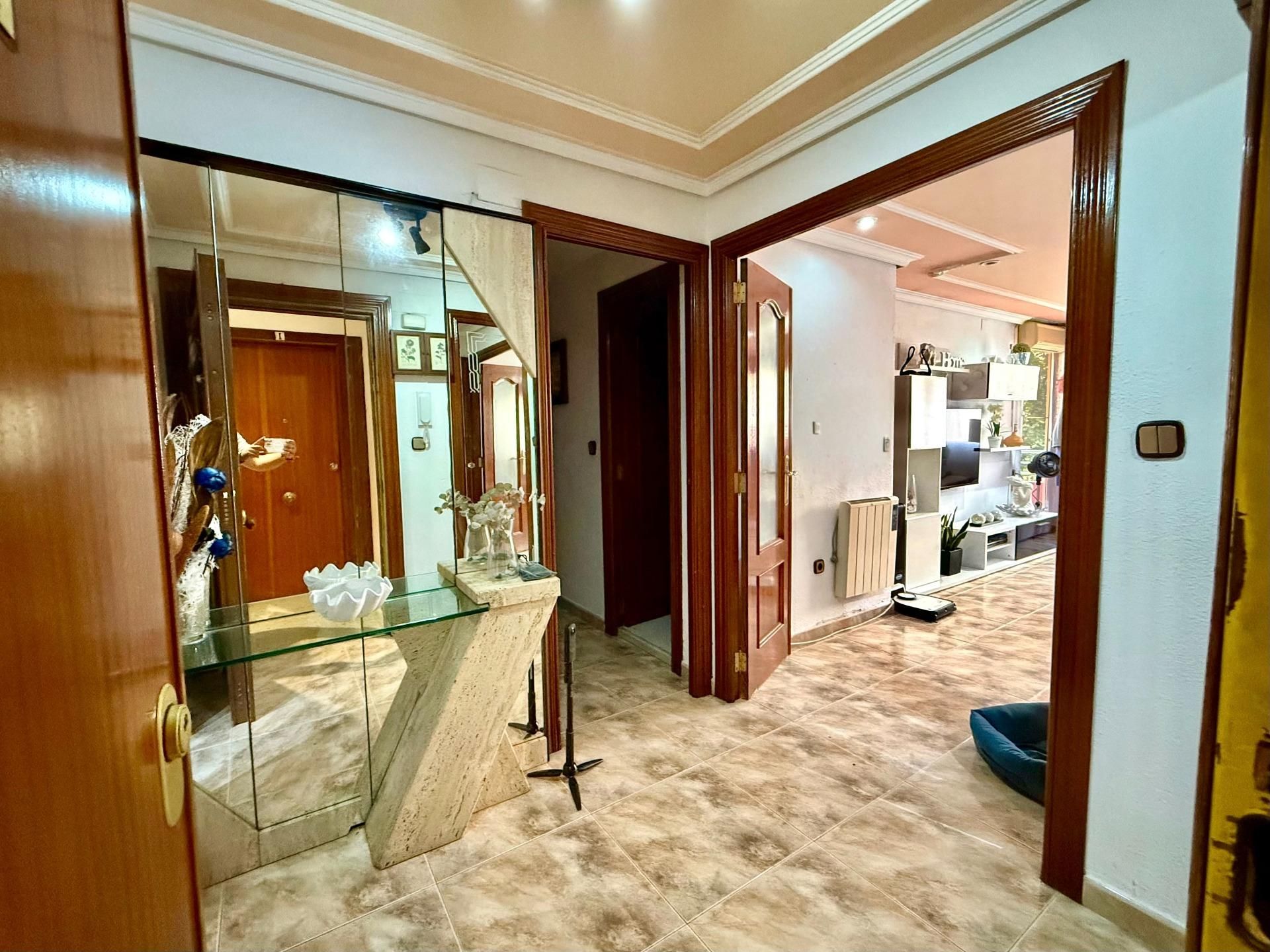 Flat for sale in  Valencia Capital  with Balcony