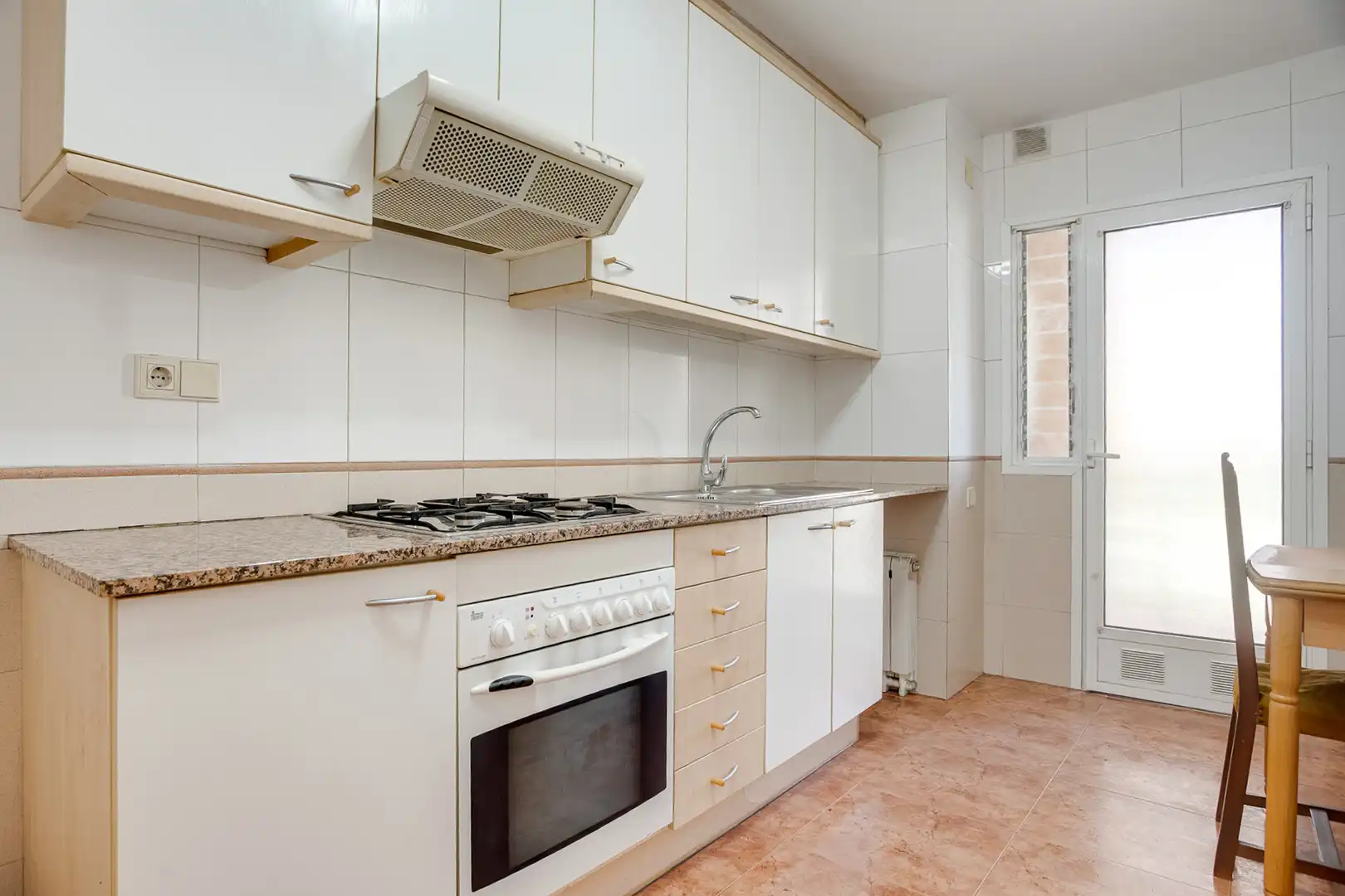Cocina de Piso en venta en Sant Adrià de Besòs con Calefacción y Balcón