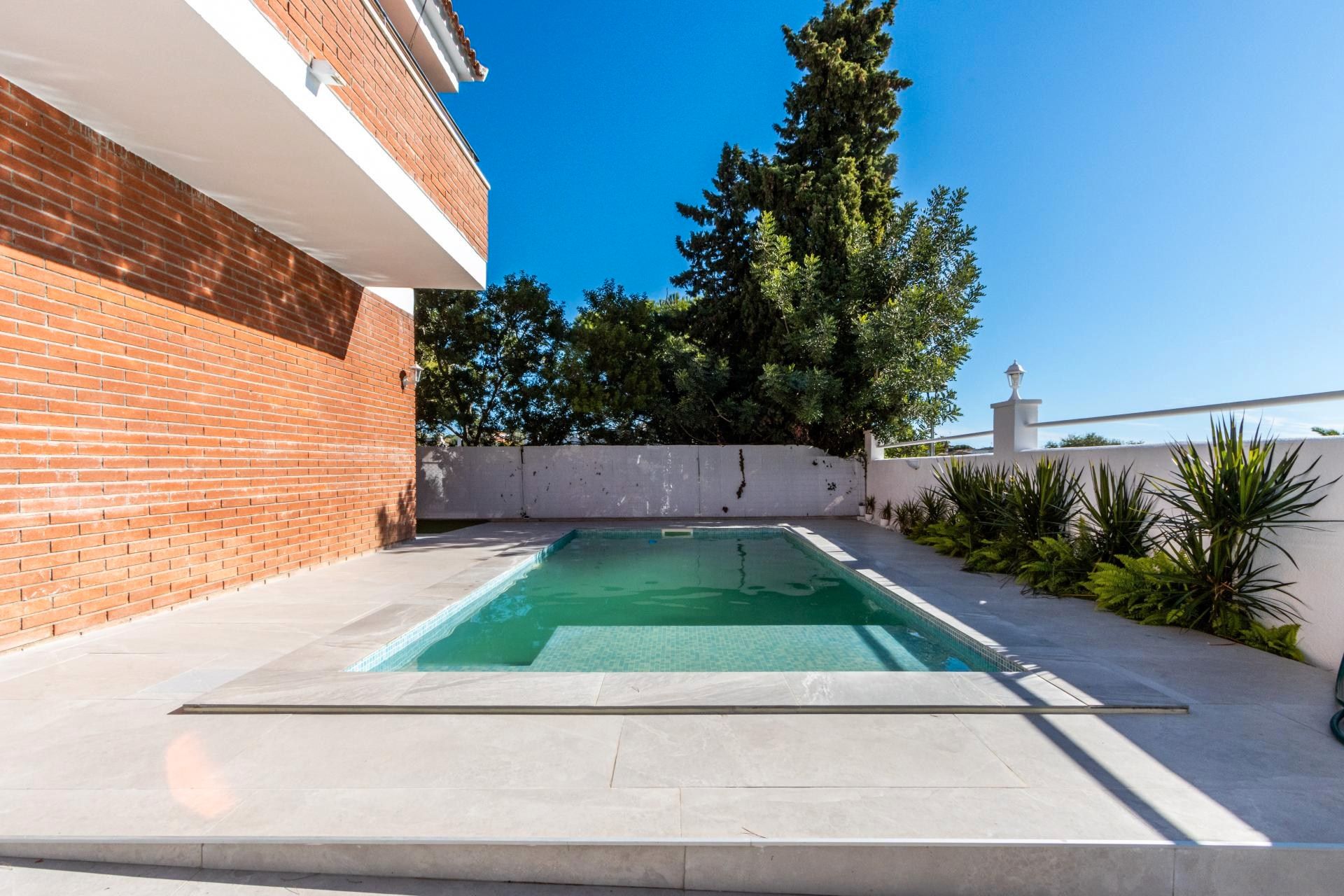 Piscina de Casa o xalet en venda en Cunit amb Jardí privat i Piscina