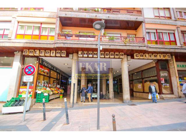 Local comercial en Venta en Juan Arana, 10 en Centro - Mendibil - Santiago
