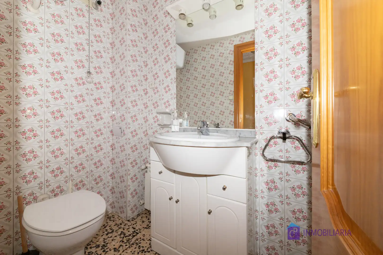 Baño de Piso en venta en Zaragoza con Calefacción y Terraza