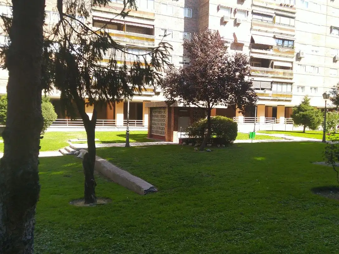 Außenansicht von Garage zum Verkauf in Alcorcón