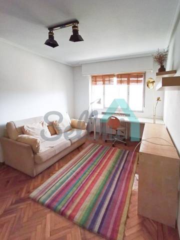 Piso en Alquiler en Cardenal Cienfuegos en Auditorio - Seminario - Parque de Invierno