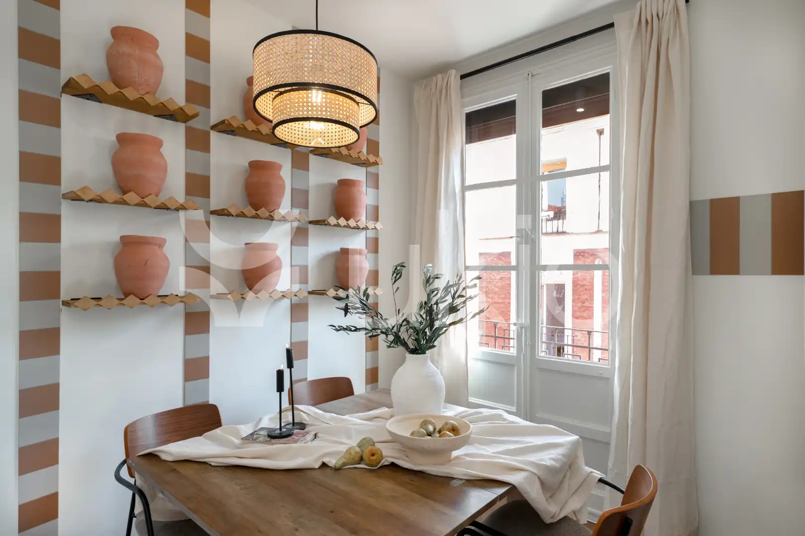 Comedor de Apartamento de alquiler en Madrid con Aire acondicionado, Calefacción y Amueblado