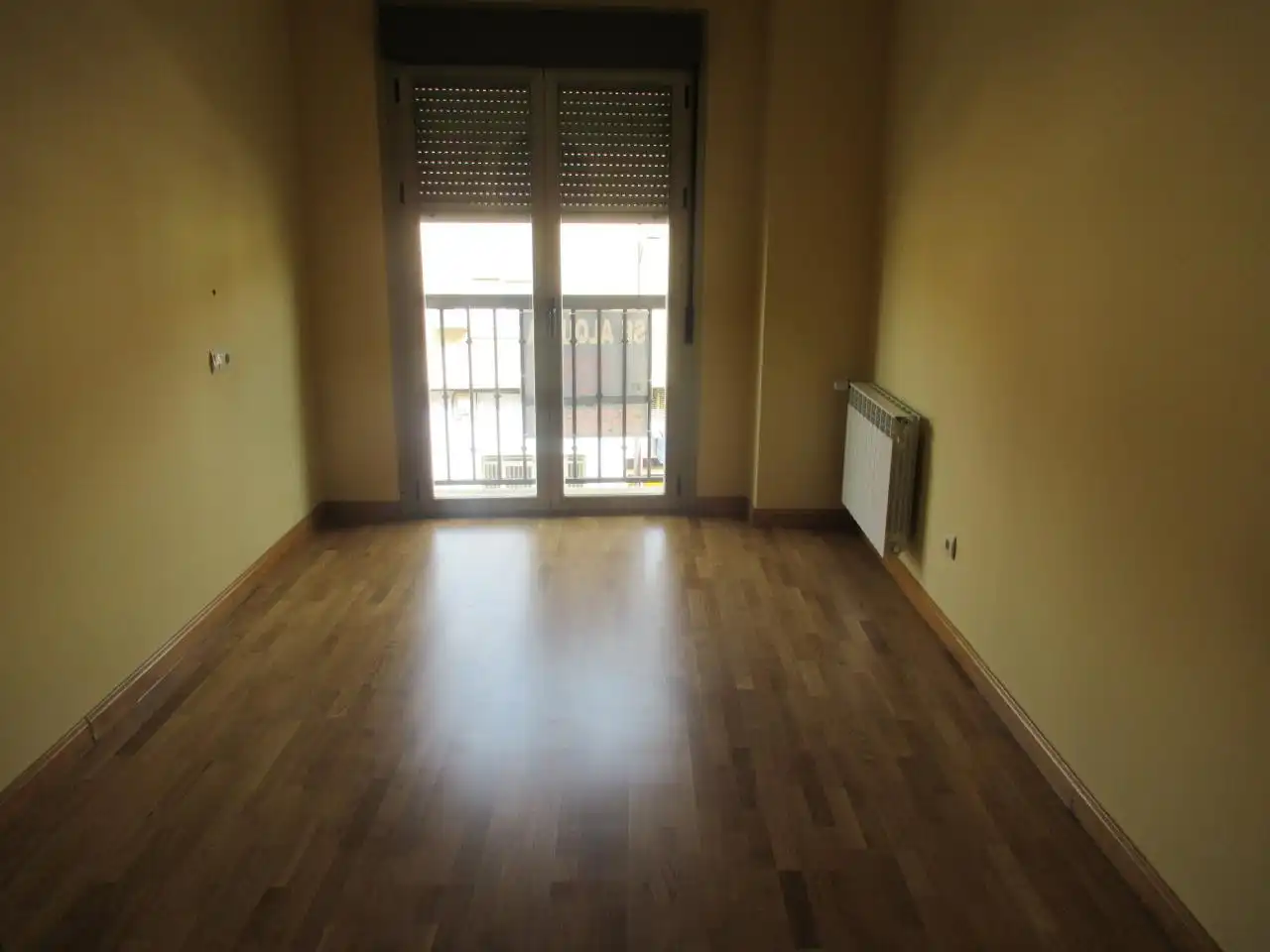 Schlafzimmer von Erdgeschoss zum Verkauf in Plasencia mit Heizung