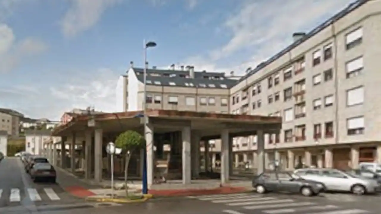 Vista exterior de Edifici en venda en Burela