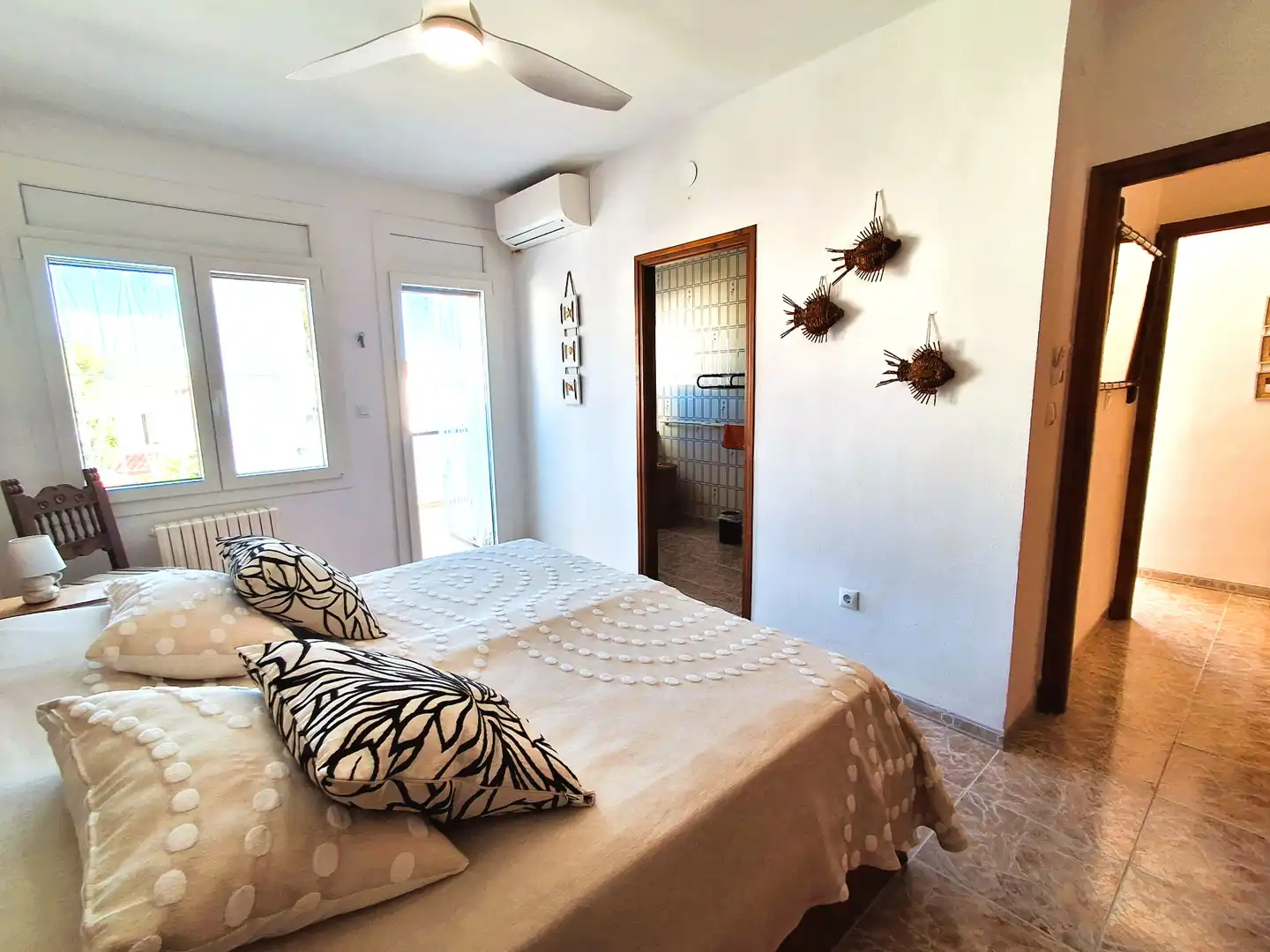 Schlafzimmer von Haus oder Chalet zum Verkauf in Mont-roig del Camp mit Klimaanlage, Heizung und Privatgarten