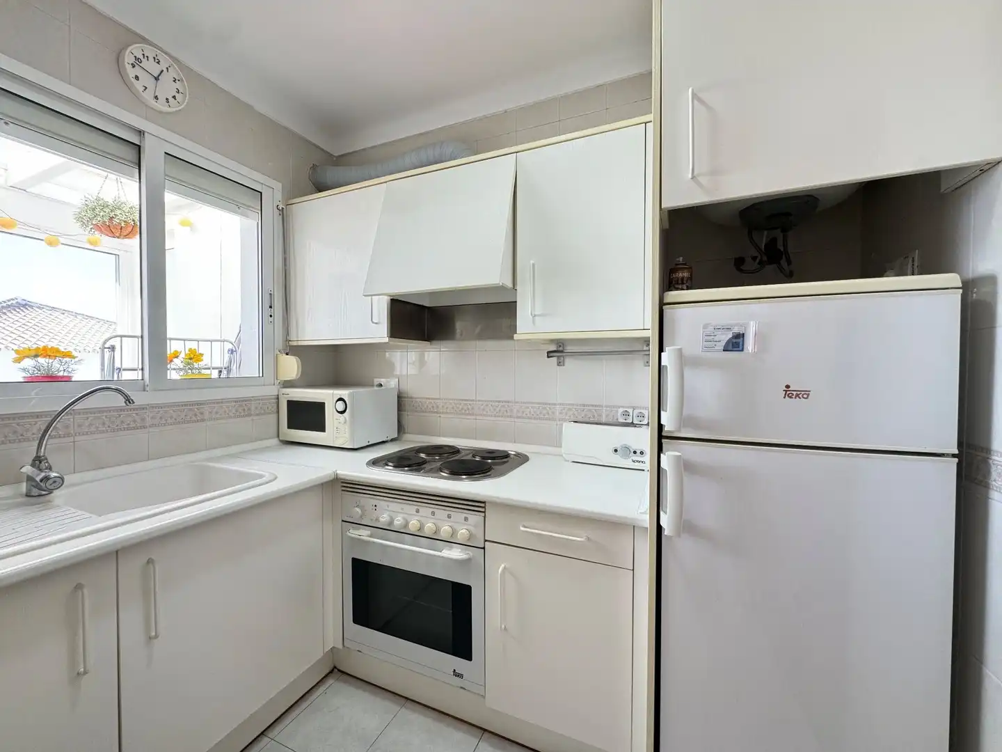 Cuina de Apartament en venda en Torrox amb Terrassa, Moblat i Piscina comunitària