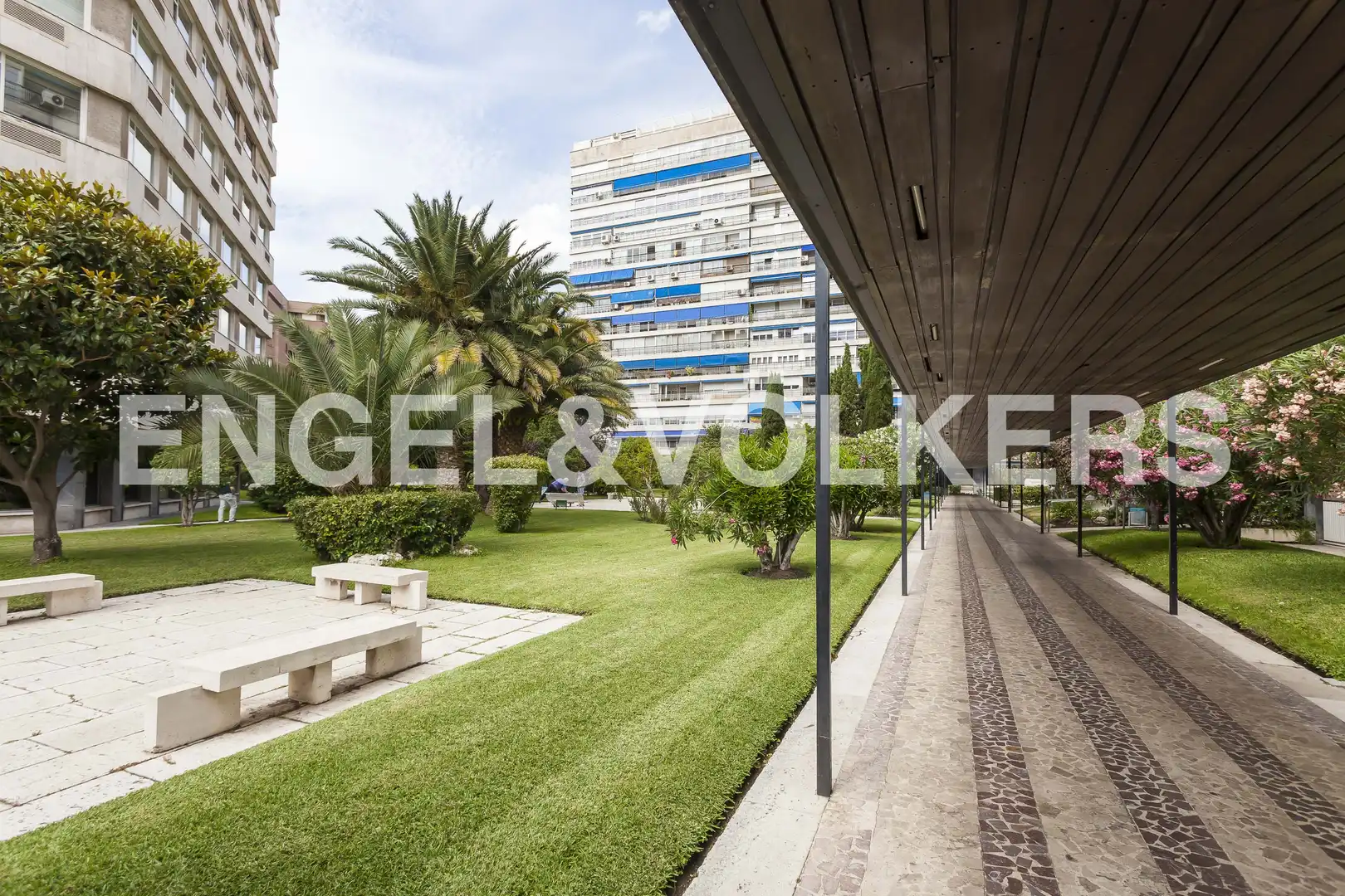 Vista exterior de Pis de lloguer en Madrid amb Aire condicionat, Calefacció i Jardí privat
