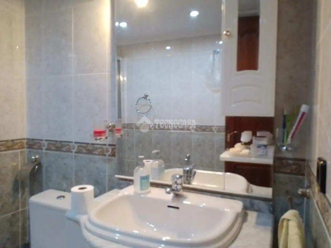 Baño de Piso en venta en Sevilla con Aire acondicionado, Terraza y Amueblado