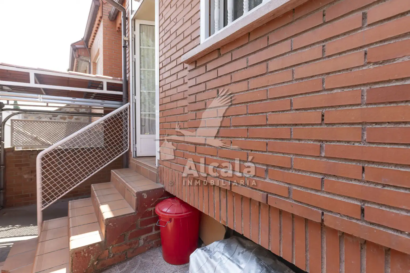 Vista exterior de Casa adosada en venda en Mejorada del Campo amb Aire condicionat, Calefacció i Traster