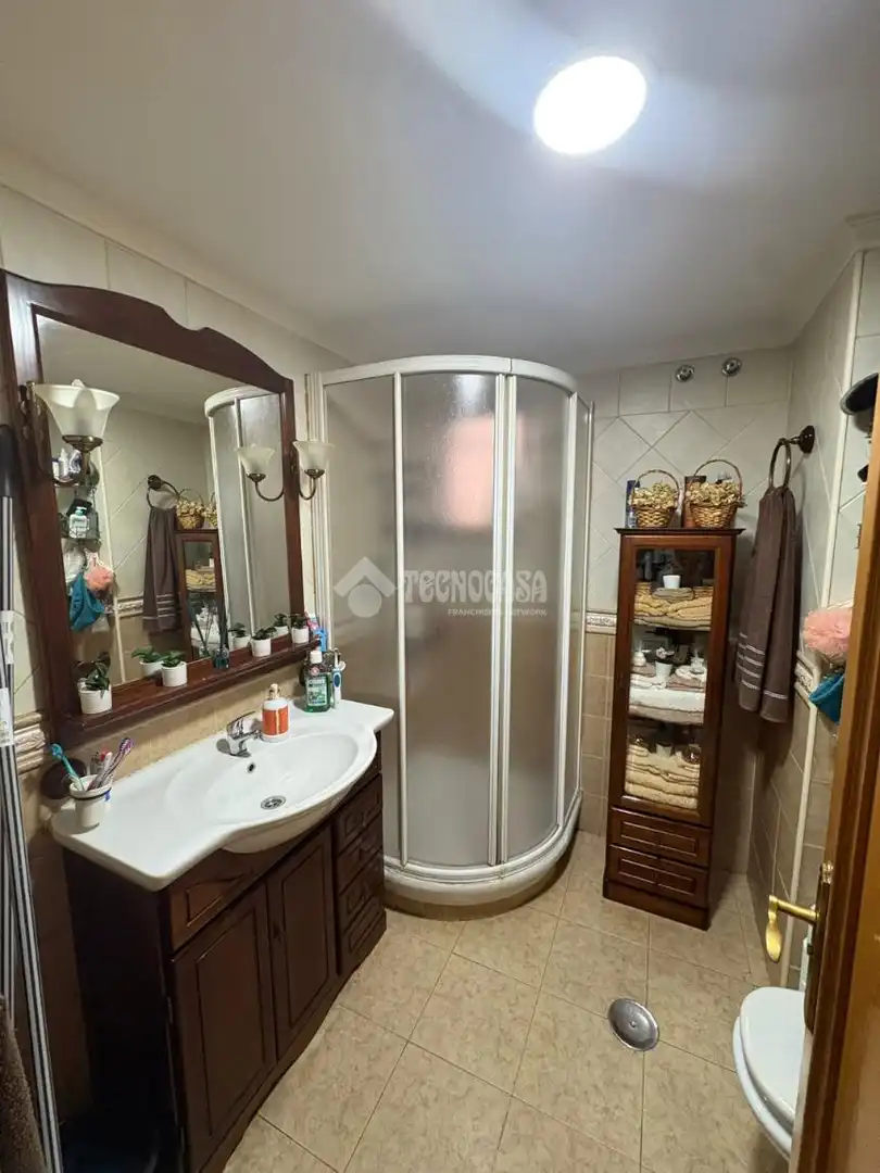 Bathroom of Flat for sale in Málaga  with Air Conditioner, Terrace and Storage room