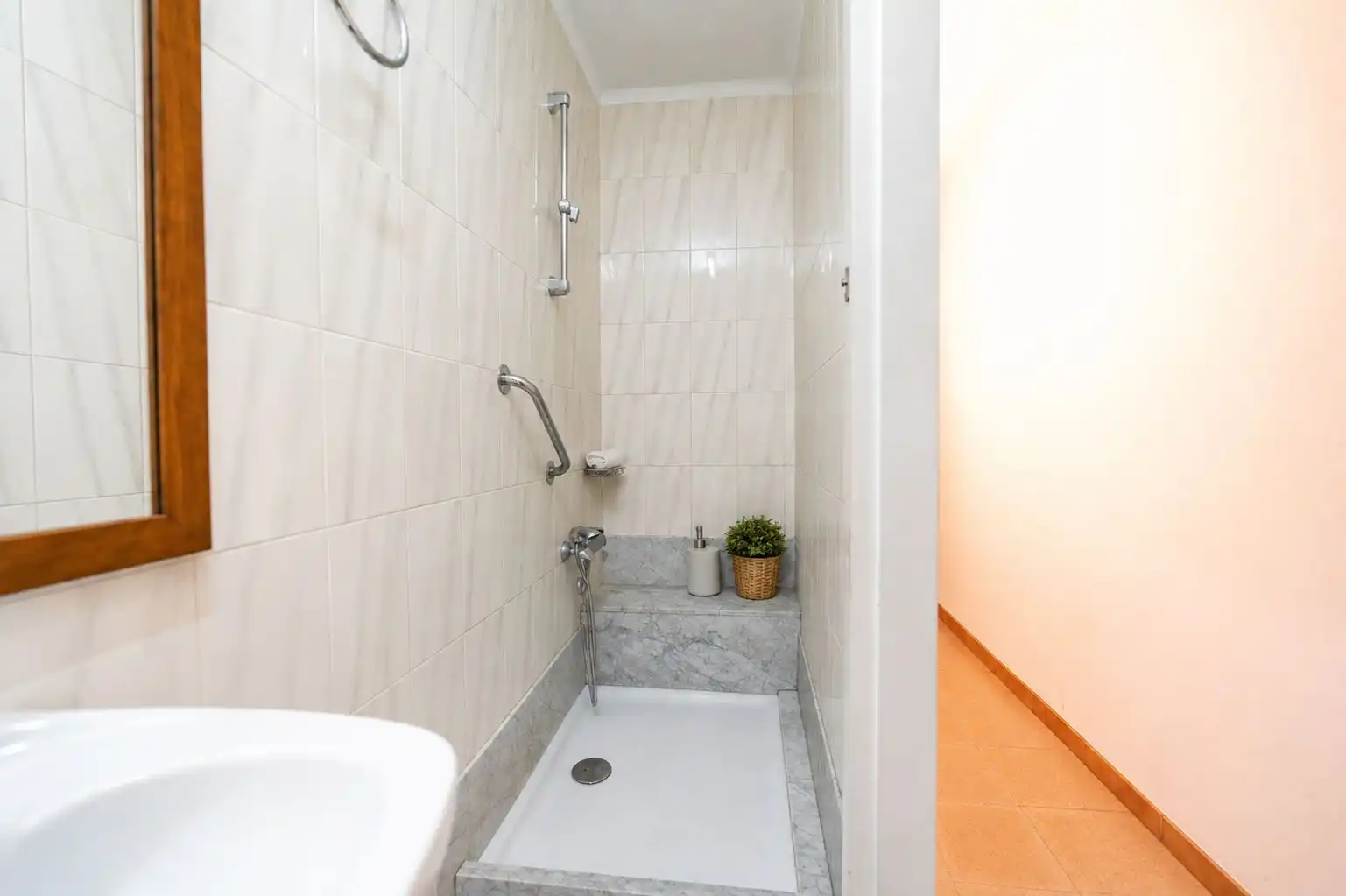 Bathroom of Detached homes for sale in Barri Vell