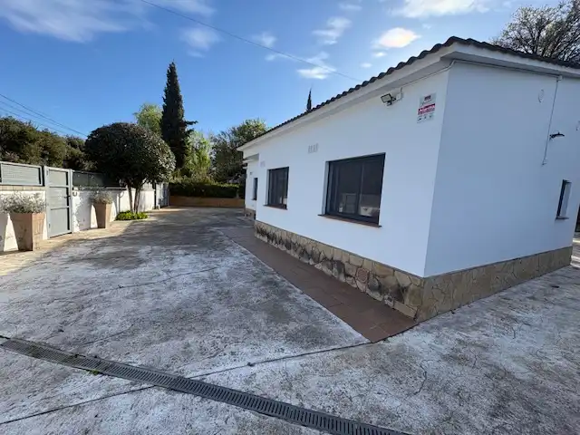 Casa amb piscina en venda a Carrer Comajuliana, imagen 3