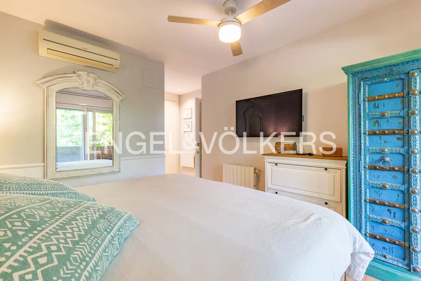 Bedroom of Flat for sale in Sant Cugat del Vallès  with Air Conditioner, Heating and Private garden
