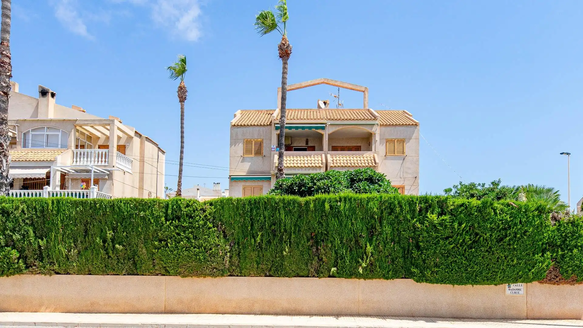 Außenansicht von Wohnungen zum Verkauf in Torrevieja mit Terrasse und Gemeinschaftspool