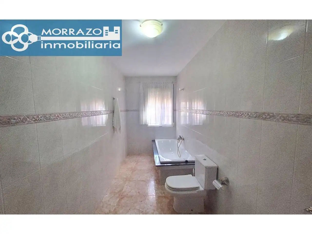 Bany de Casa o xalet en venda en Bueu amb Calefacció, Parquet i Moblat
