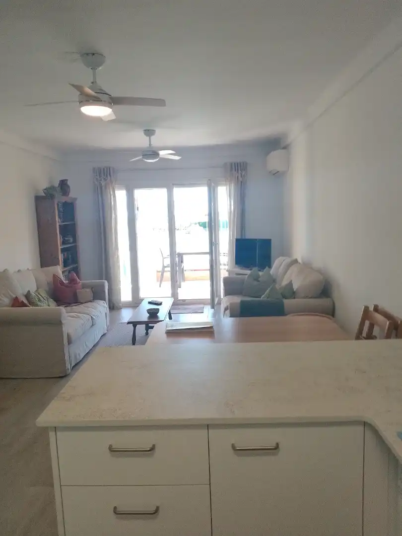 Sala d'estar de Apartament en venda en Mont-roig del Camp amb Aire condicionat, Jardí privat i Terrassa