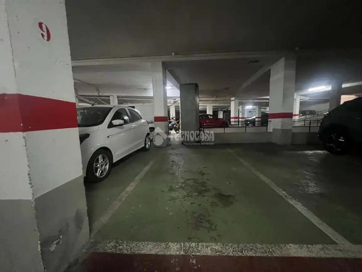 Parking de Piso en venta en Zaragoza con Calefacción y Terraza