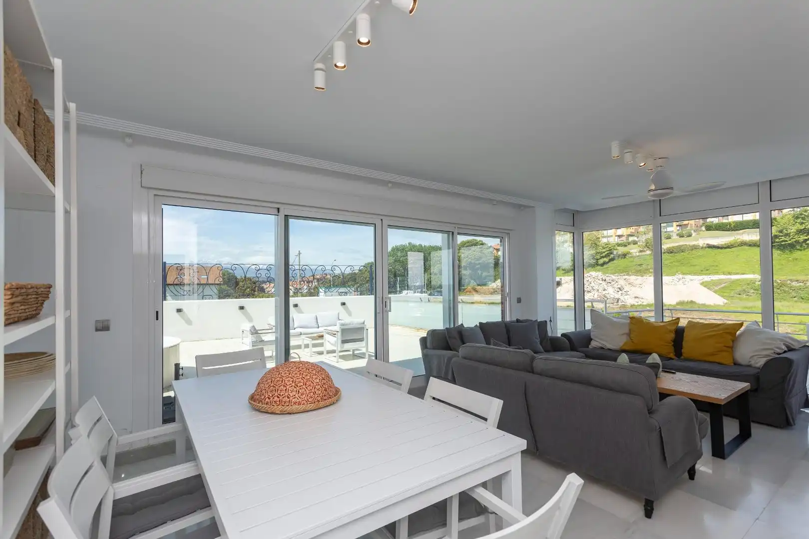 Terraza de Piso en venta en San Vicente de la Barquera con Calefacción, Terraza y Piscina comunitaria