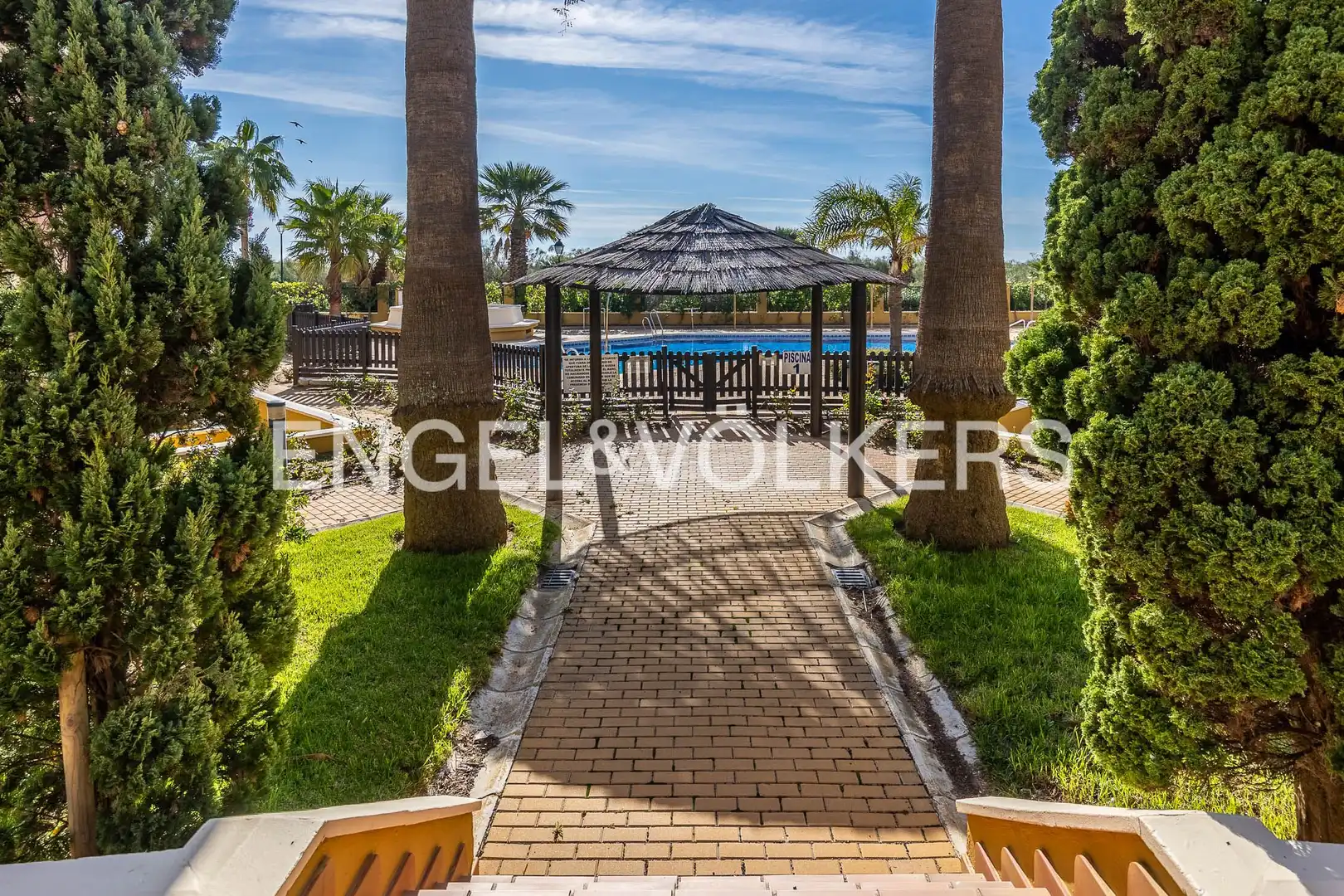 Vista exterior de Ático en venta en Ayamonte con Aire acondicionado, Calefacción y Jardín privado