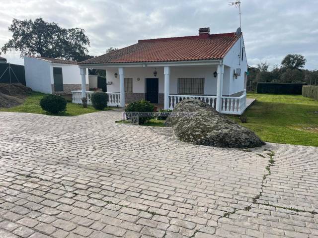 Casa-chalet en Venta en Valdesalor - Rincón de Ballesteros