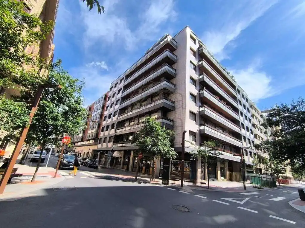 Vista exterior de Piso de alquiler en Bilbao  con Calefacción