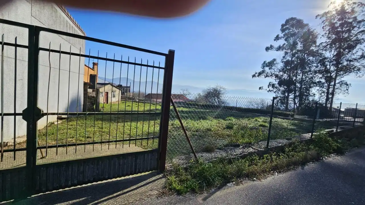 Residential zum Verkauf in Mos