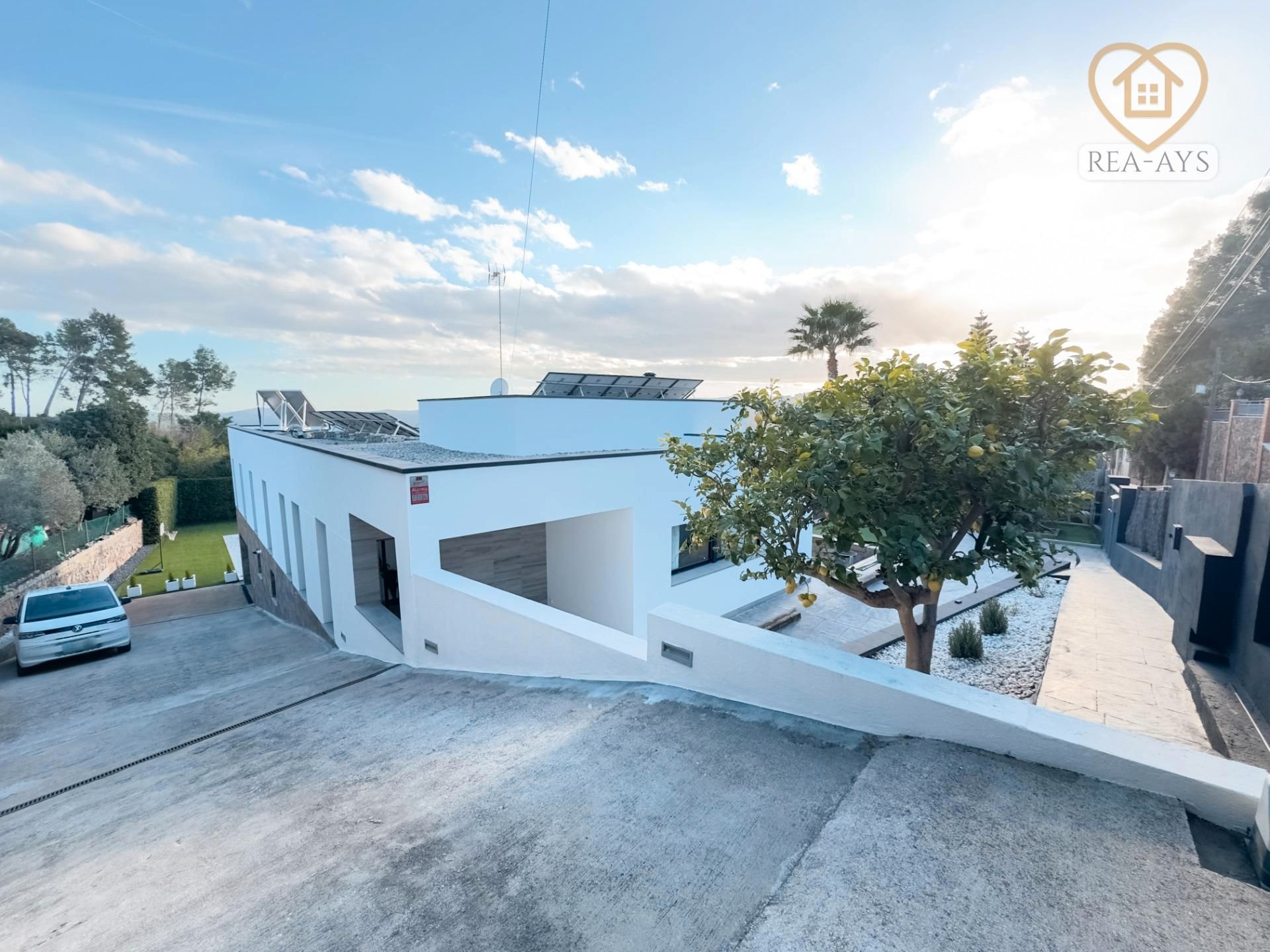 Exterior view of Houses for sale in Pallejà  with Air Conditioner, Heating and Private garden