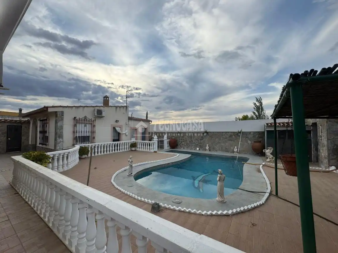 Swimming pool of Country homes for sale in Almendralejo  with Air Conditioner and Furnished