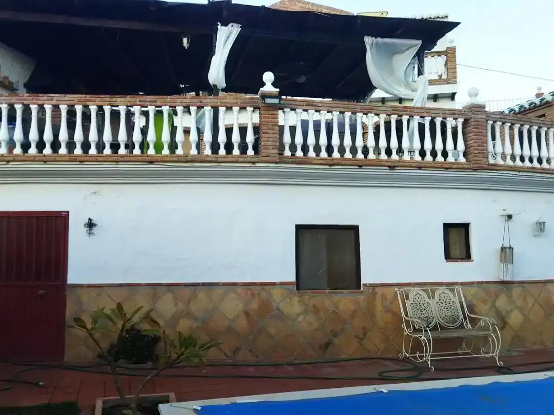 Terrassa de Finca rústica en venda en Benamargosa amb Aire condicionat, Piscina i Balcó