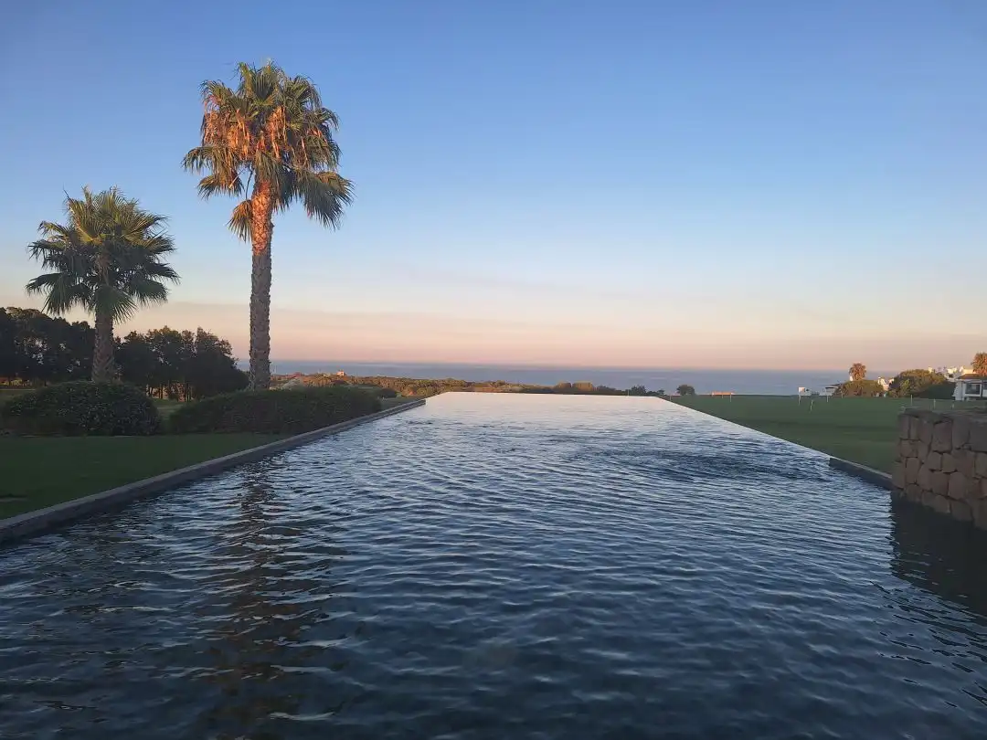 Piscina de Apartament de lloguer en La Alcaidesa amb Aire condicionat, Calefacció i Jardí privat