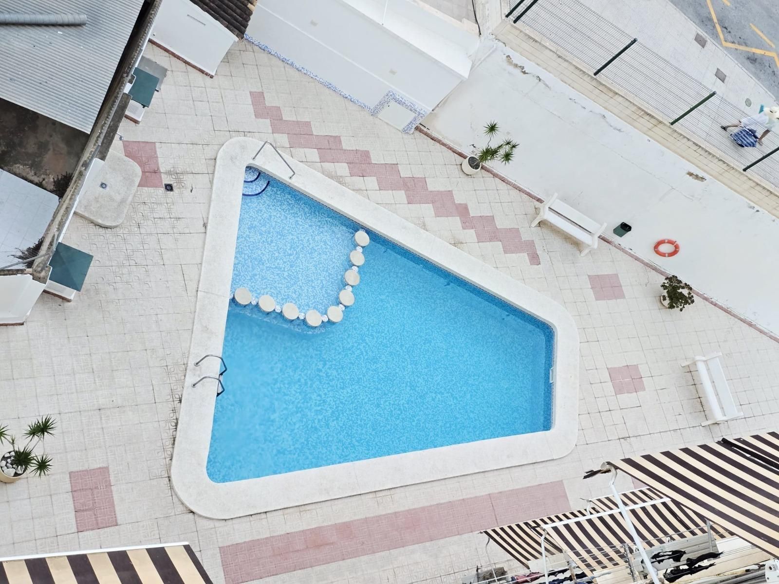 Piscina de Estudio en venta en Benidorm con Aire acondicionado y Piscina comunitaria