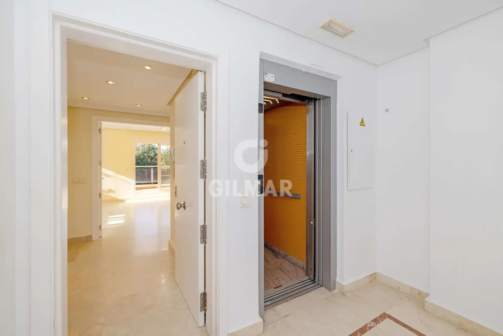 Dúplex en venta en Estepona con Calefacción, Jardín privado y Piscina