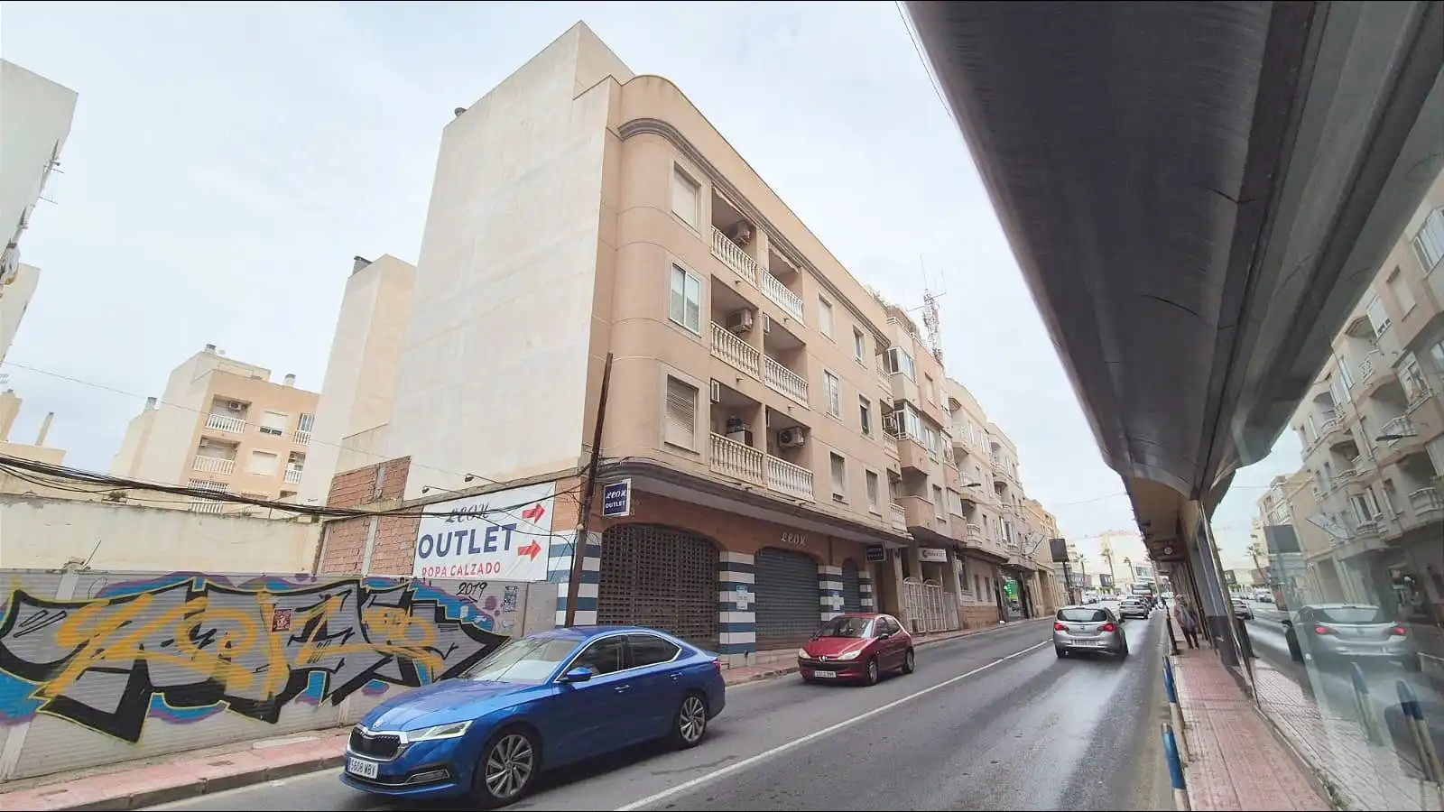 Außenansicht von Wohnungen zum Verkauf in Torrevieja mit Heizung, Terrasse und Möbliert