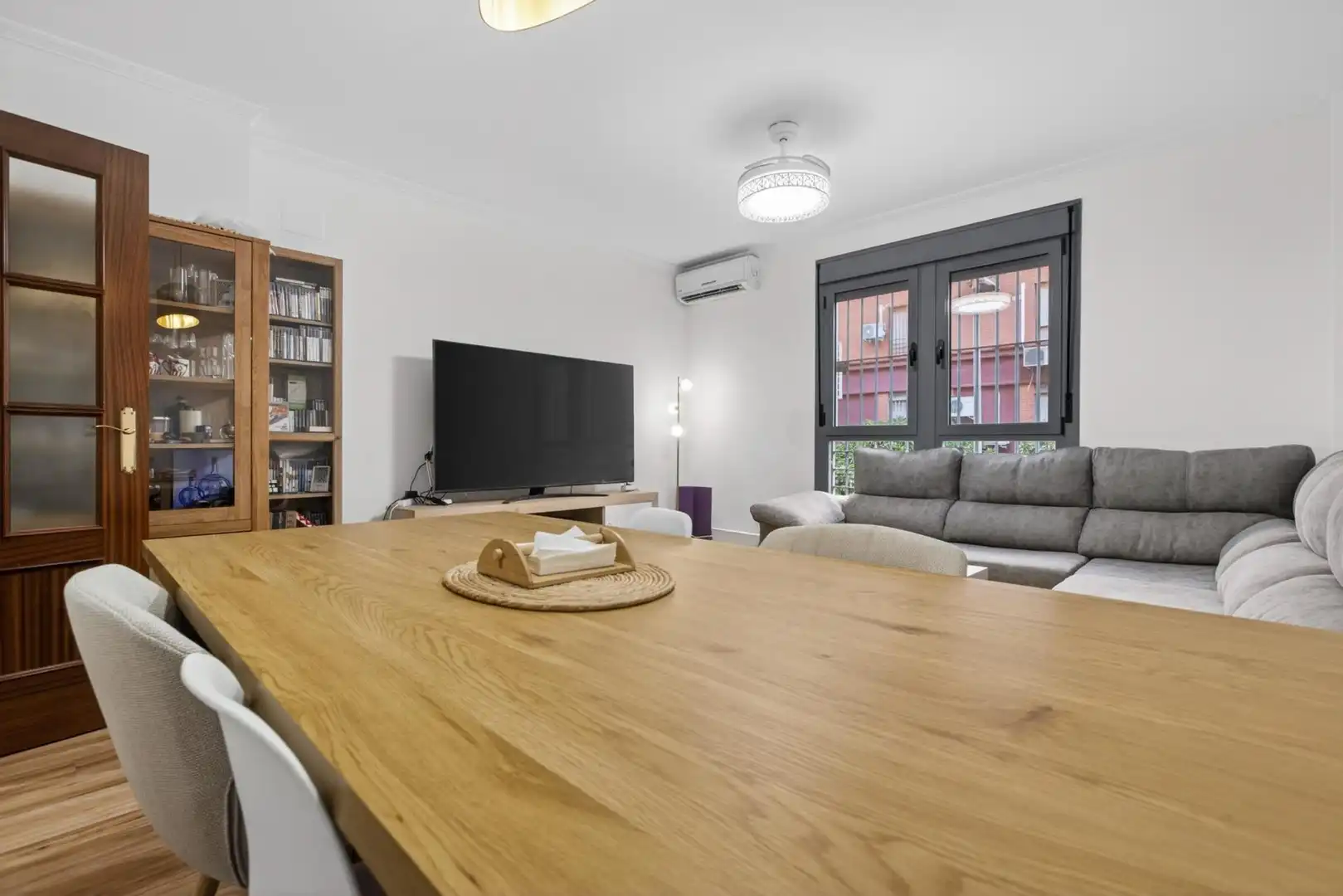 Comedor de Piso en venta en Sevilla con Aire acondicionado, Terraza y Piscina comunitaria
