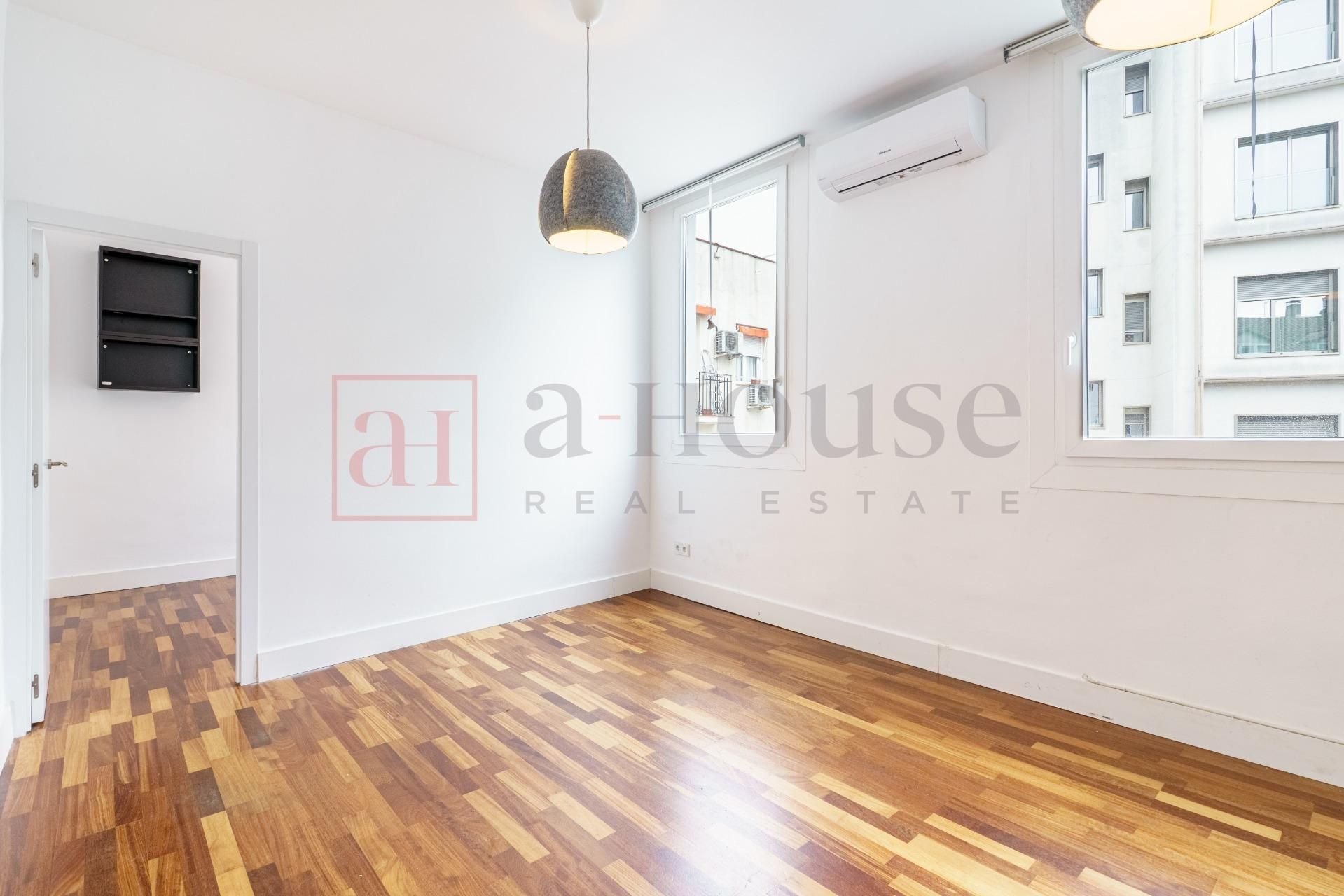 Bedroom of Flat for sale in  Madrid Capital  with Air Conditioner