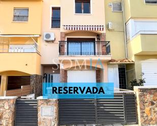 Vista exterior de Casa o xalet en venda en Sant Celoni amb Calefacció, Jardí privat i Parquet