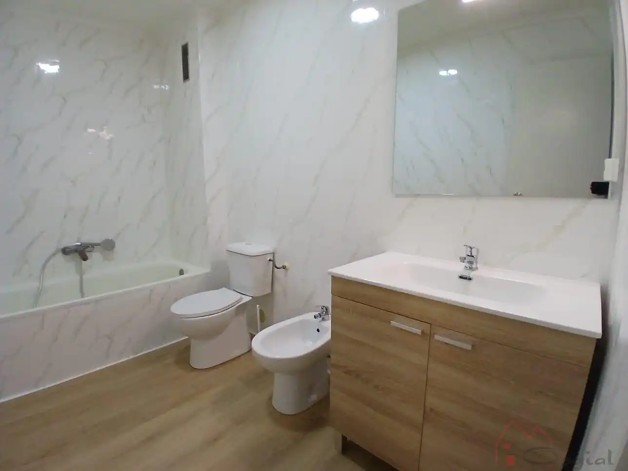 Bathroom of Flat for sale in Benifaió  with Air Conditioner, Heating and Storage room