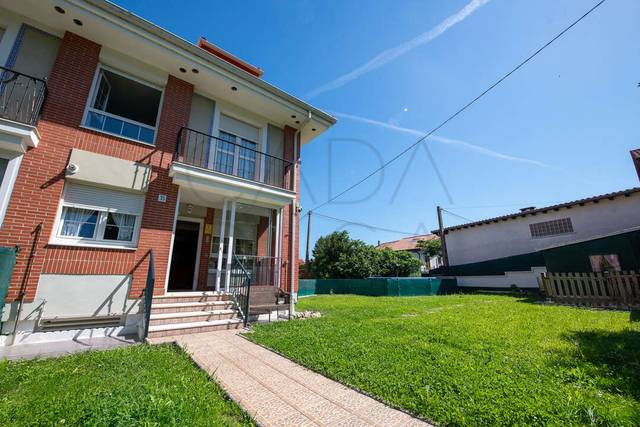 Casa adosada en Venta en LA SOTA en Heras - Santiago -San Salvador