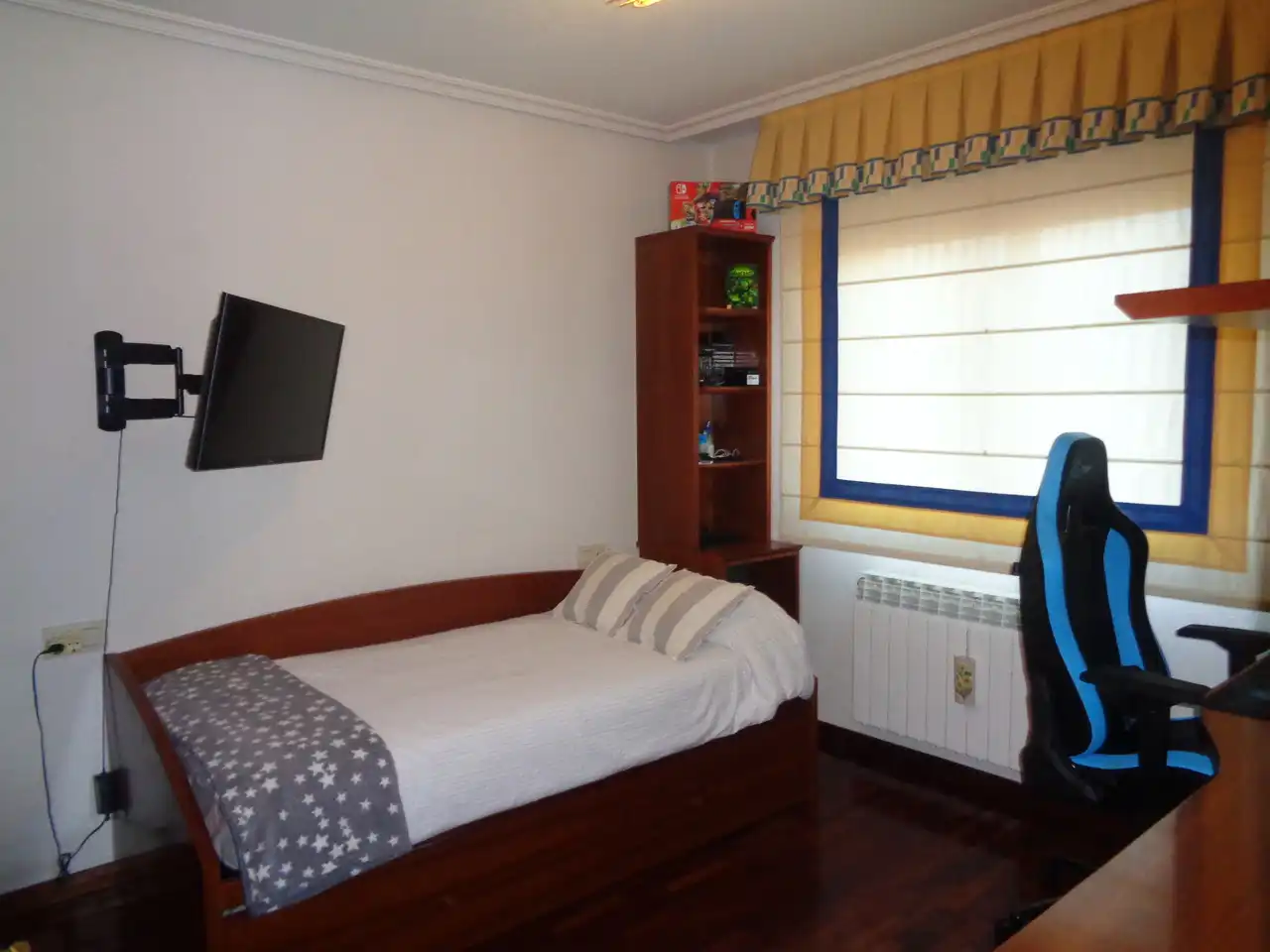 Habitación de Casa adosada en venta en Haro con Calefacción, Jardín privado y Terraza