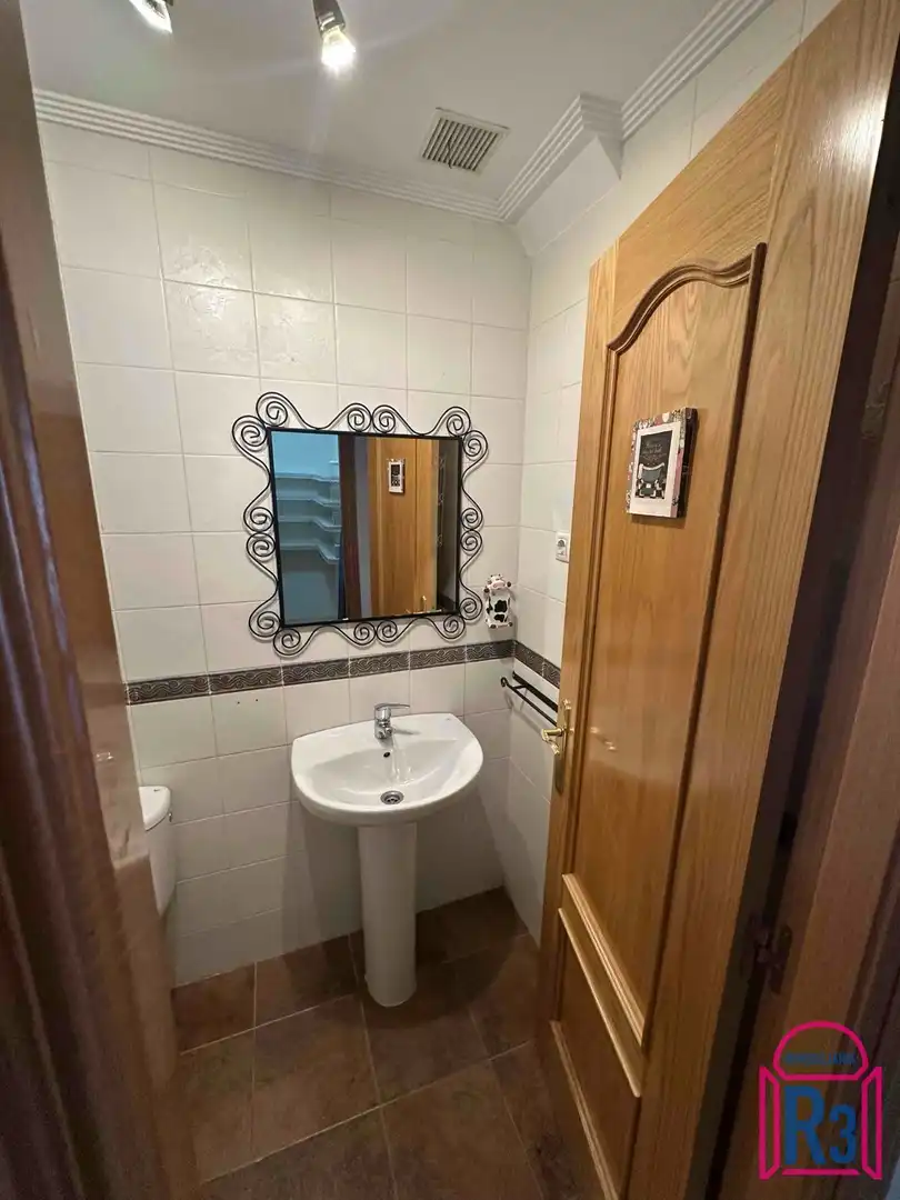 Baño de Casa adosada en venta en Villaquilambre con Calefacción, Piscina y Amueblado