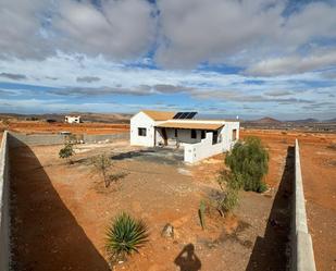 Vista exterior de Casa o xalet en venda en Puerto del Rosario amb Jardí privat