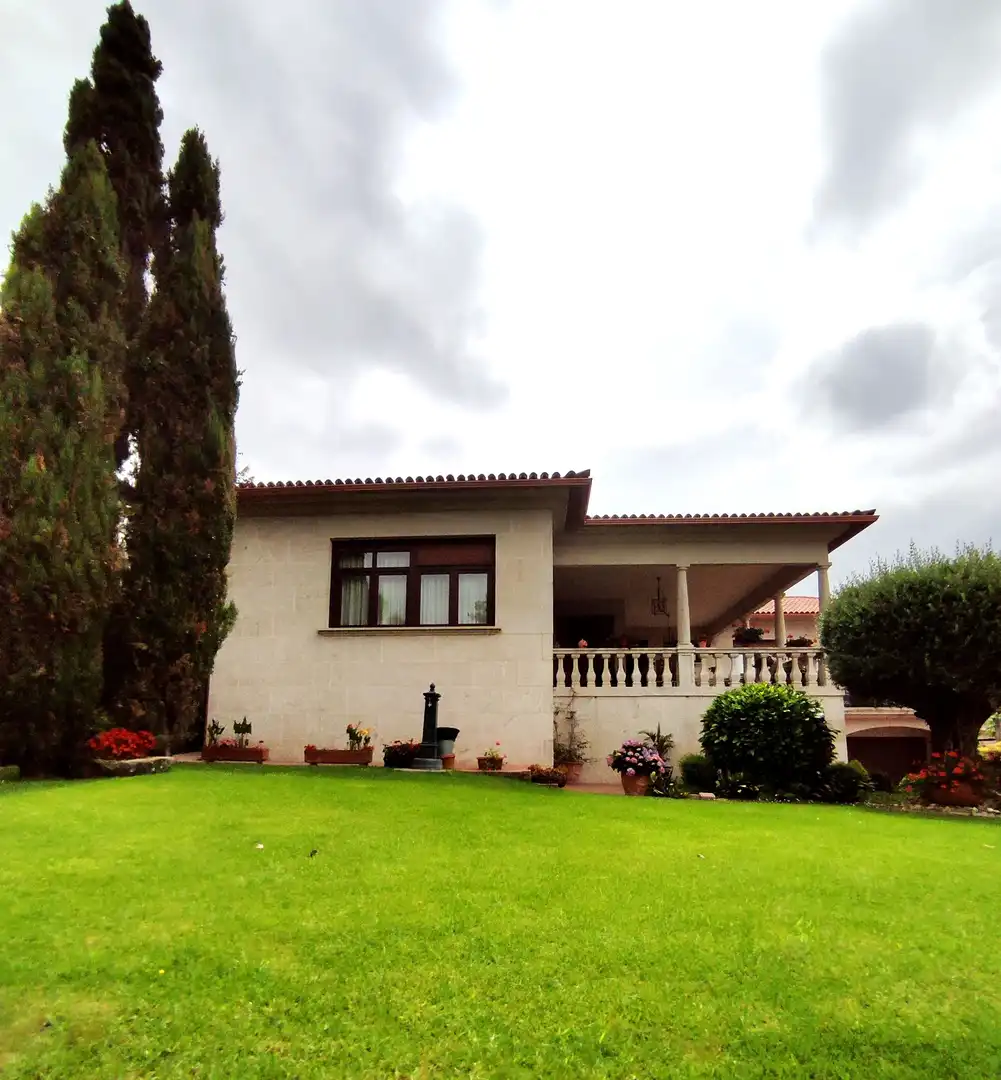 Vista exterior de Casa o xalet en venda en Gondomar amb Jardí privat, Parquet i Terrassa