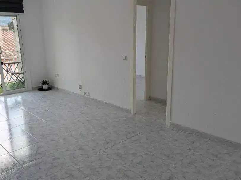 Wohnzimmer von Wohnung zum Verkauf in Roses mit Balkon