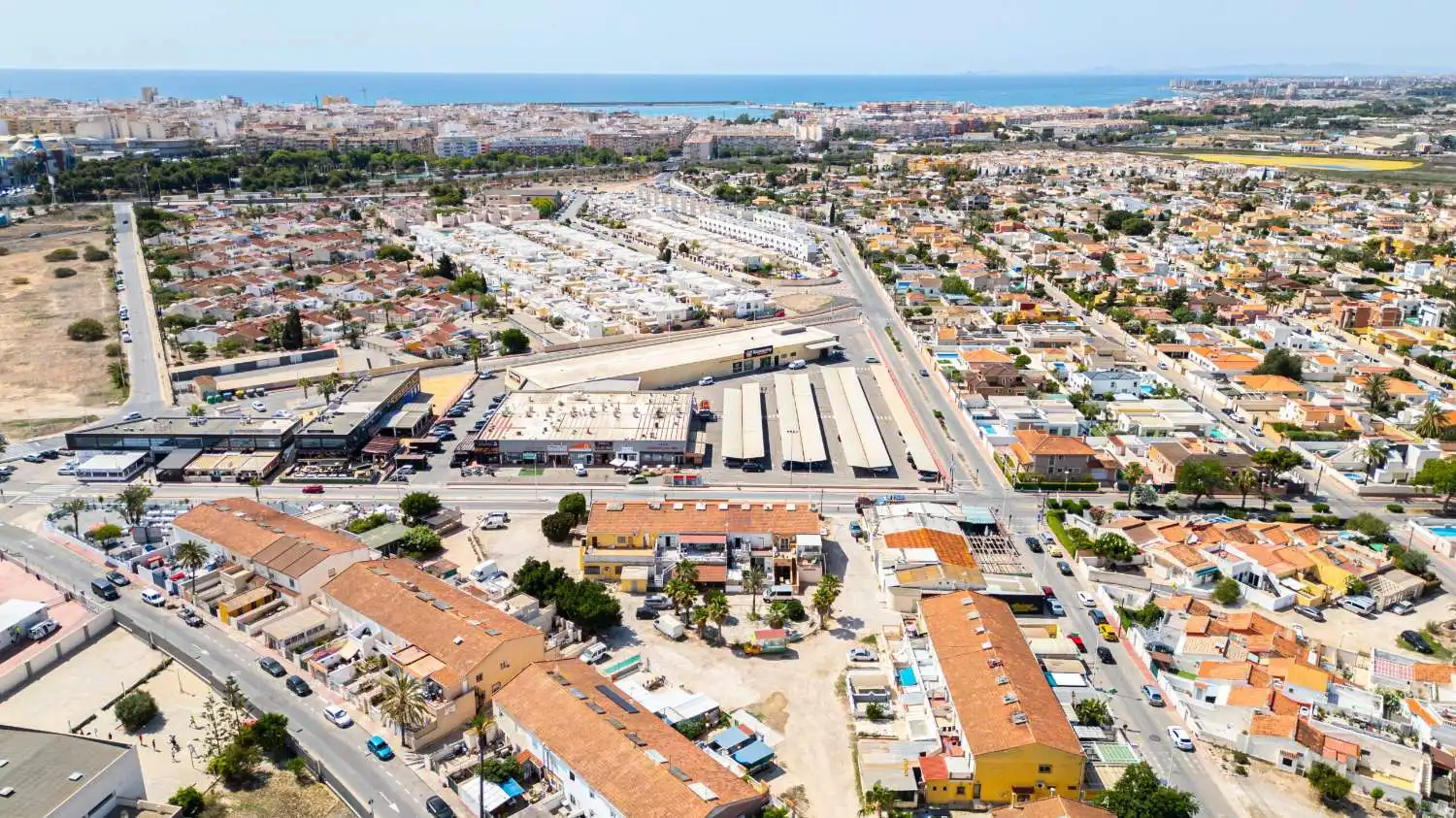 Vista exterior de Edifici en venda en Torrevieja