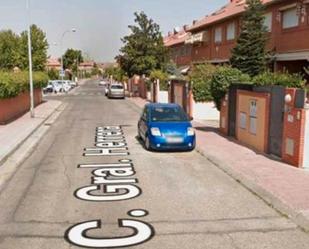Vista exterior de Casa adosada en venda en Alcalá de Henares amb Terrassa